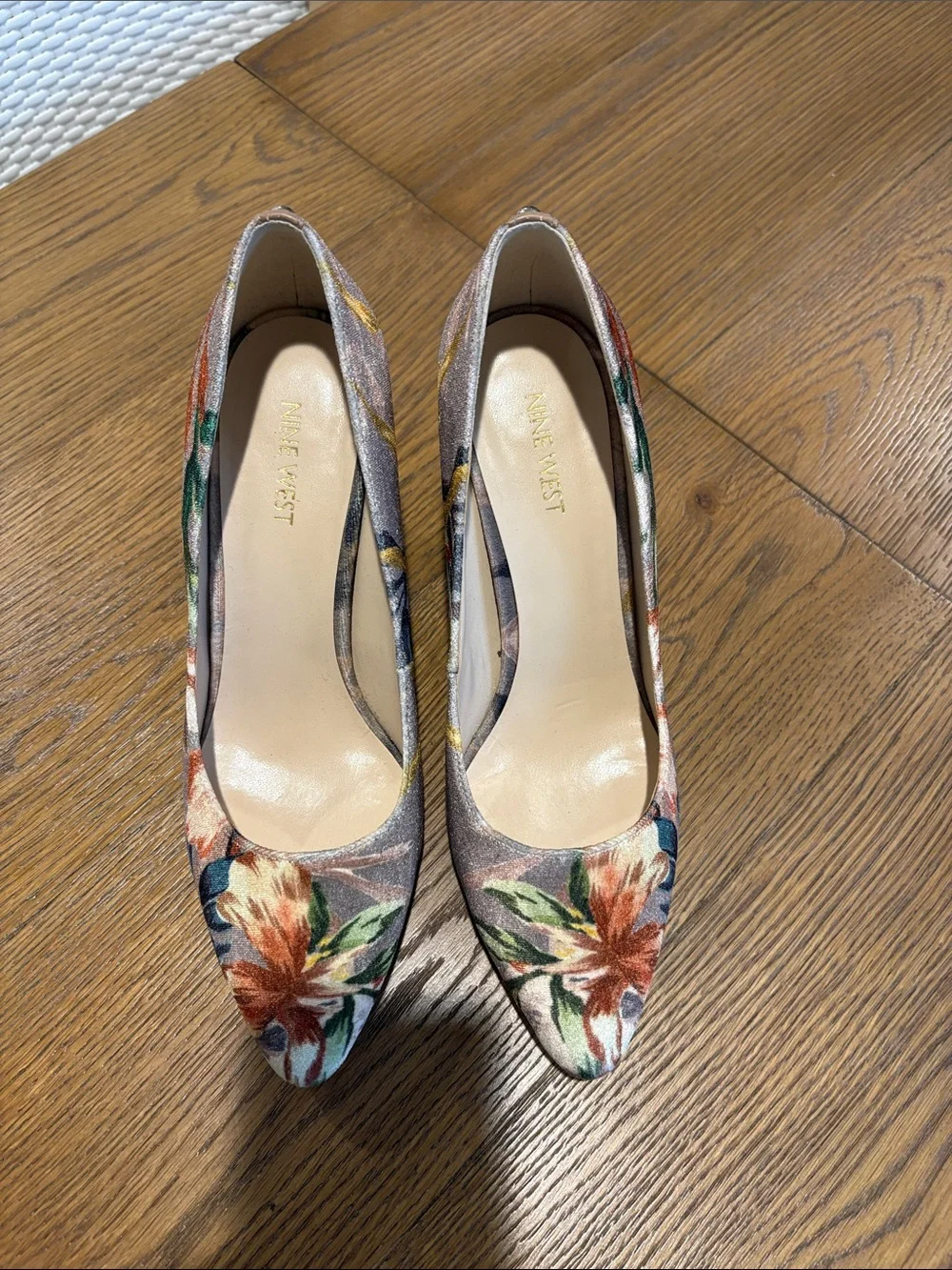 Nine West Floral Vvet Block Heel Pumps in Tan, Green & Brown Size 9